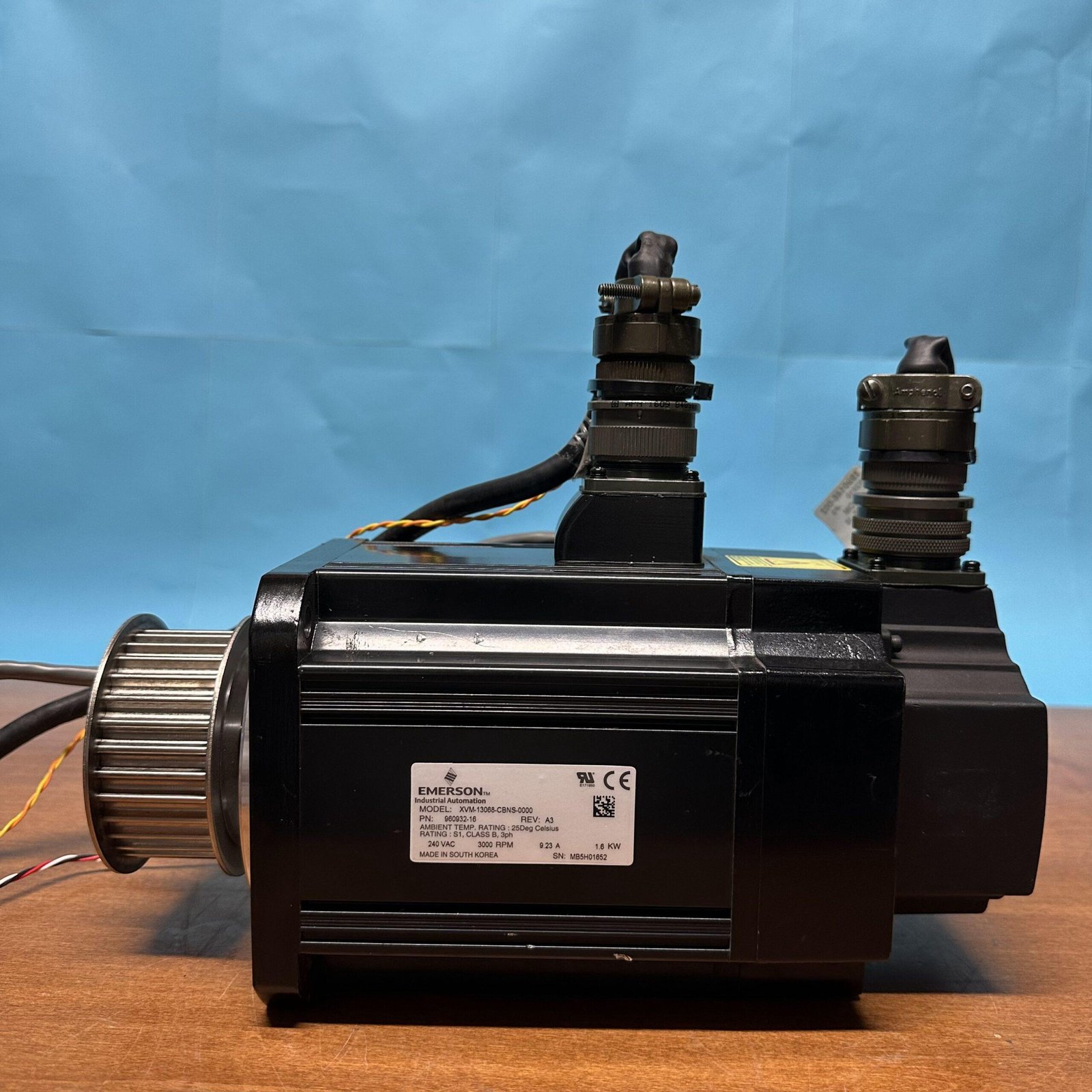 Emerson XVM-13068-CBNS-0000 XV Series AC Brushless Servo Motor
